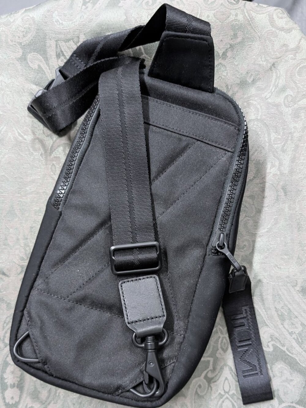 TUMI sling convertible expandable shoulder bag - Picture 2 of 8
